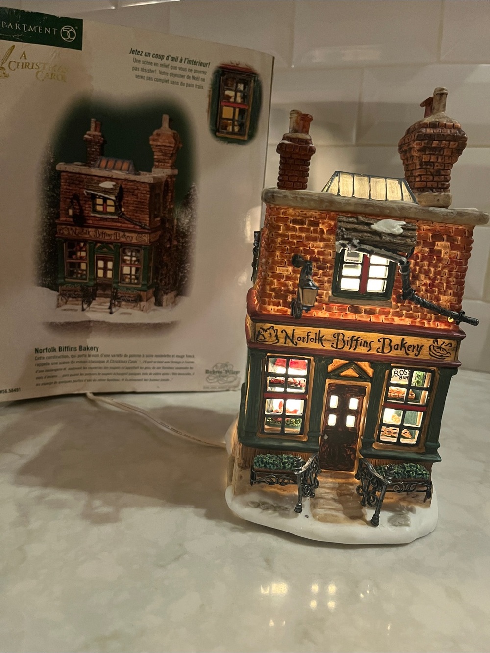 Department 56 Dickens Village “Norfolk Biffins Bakery” illuminated building